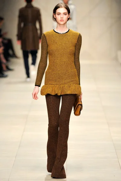 Look 32